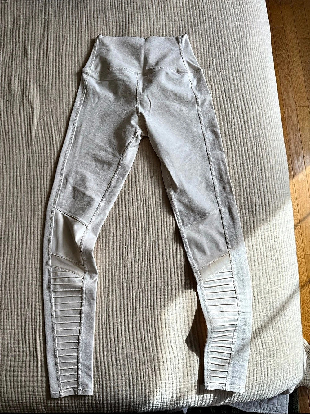 Small Alo Moto Leggings in white